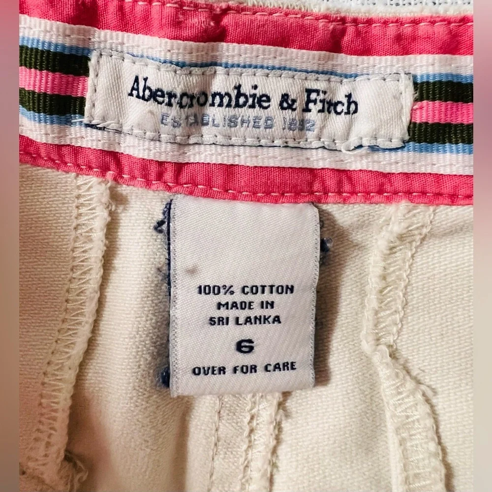Abercrombie‎ & Fitch Shorts Womens Size 6 Beige Casual Button Fly Flap Pockets